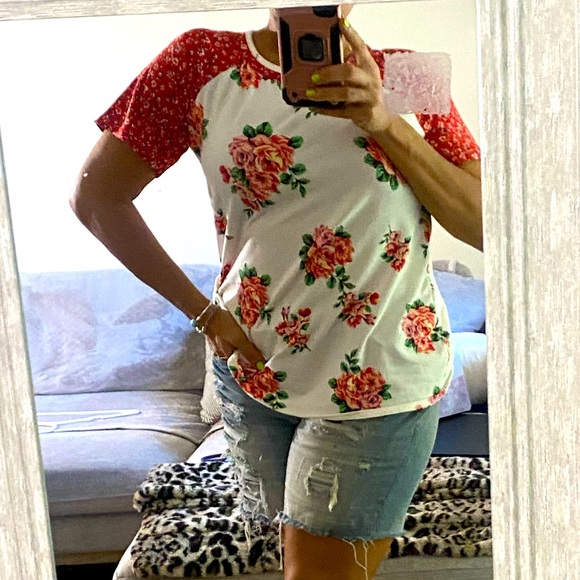 IVORY-PINK/CHERRY red -WINE red + white ROUND NECK FLORAL CONTRAST RAGLAN TOP - Picture 3 of 16